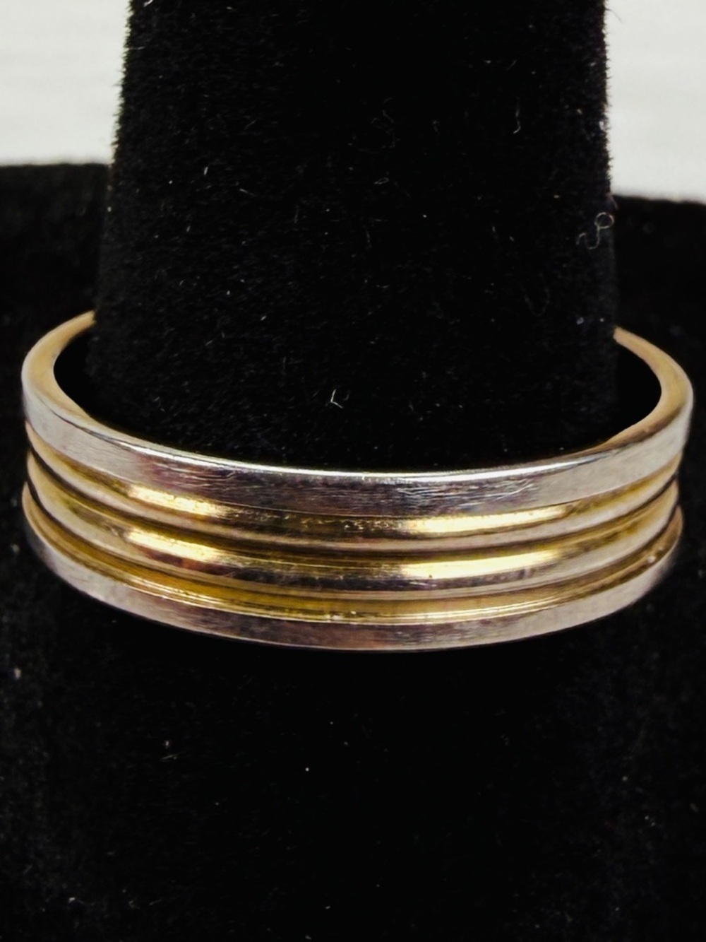 Golden silvertone, unisex size 9 3/4 band ring